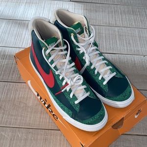 NIKE CHRISTMAS EDITION BLAZERS SIZE 9